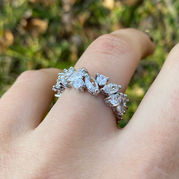 NEW 925 Sterling Silver Gorgeous Band Ring - Picture 3 of 4